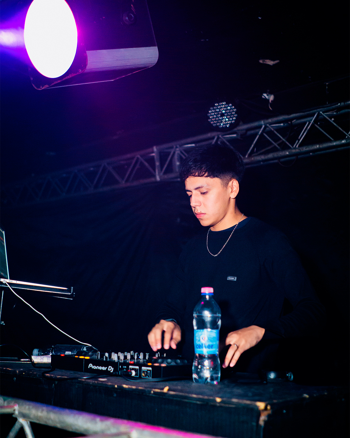 DJ Fabru en cabina